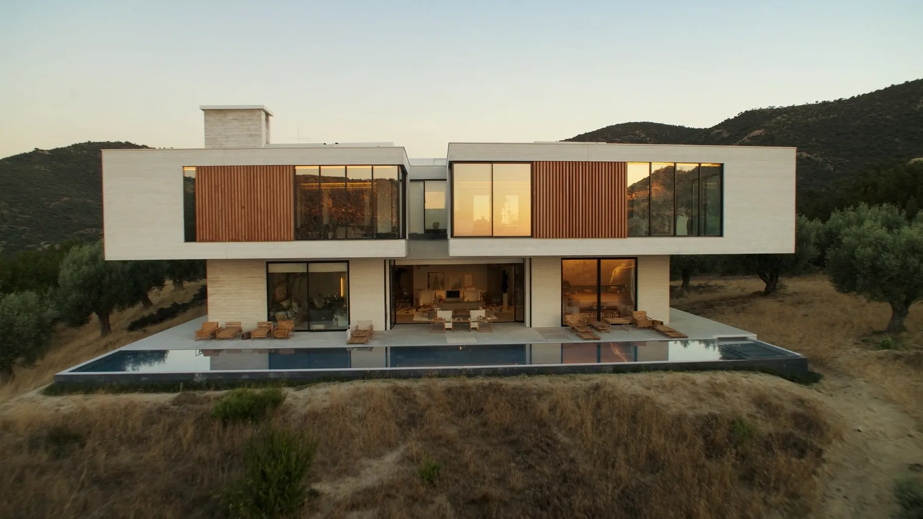 Casa do Olival terminada ao pôr do sol